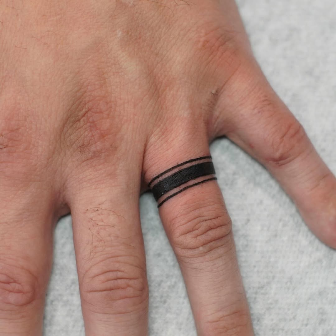31 Ring Tattoo Ideas: Modern Bands, Meaningful Symbols & Subtle Couples Ink