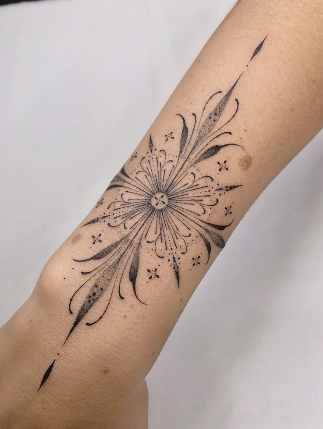 28 Ornamental Tattoo Ideas: Bold Blackwork, Baroque Flourishes, and Fineline Geometry