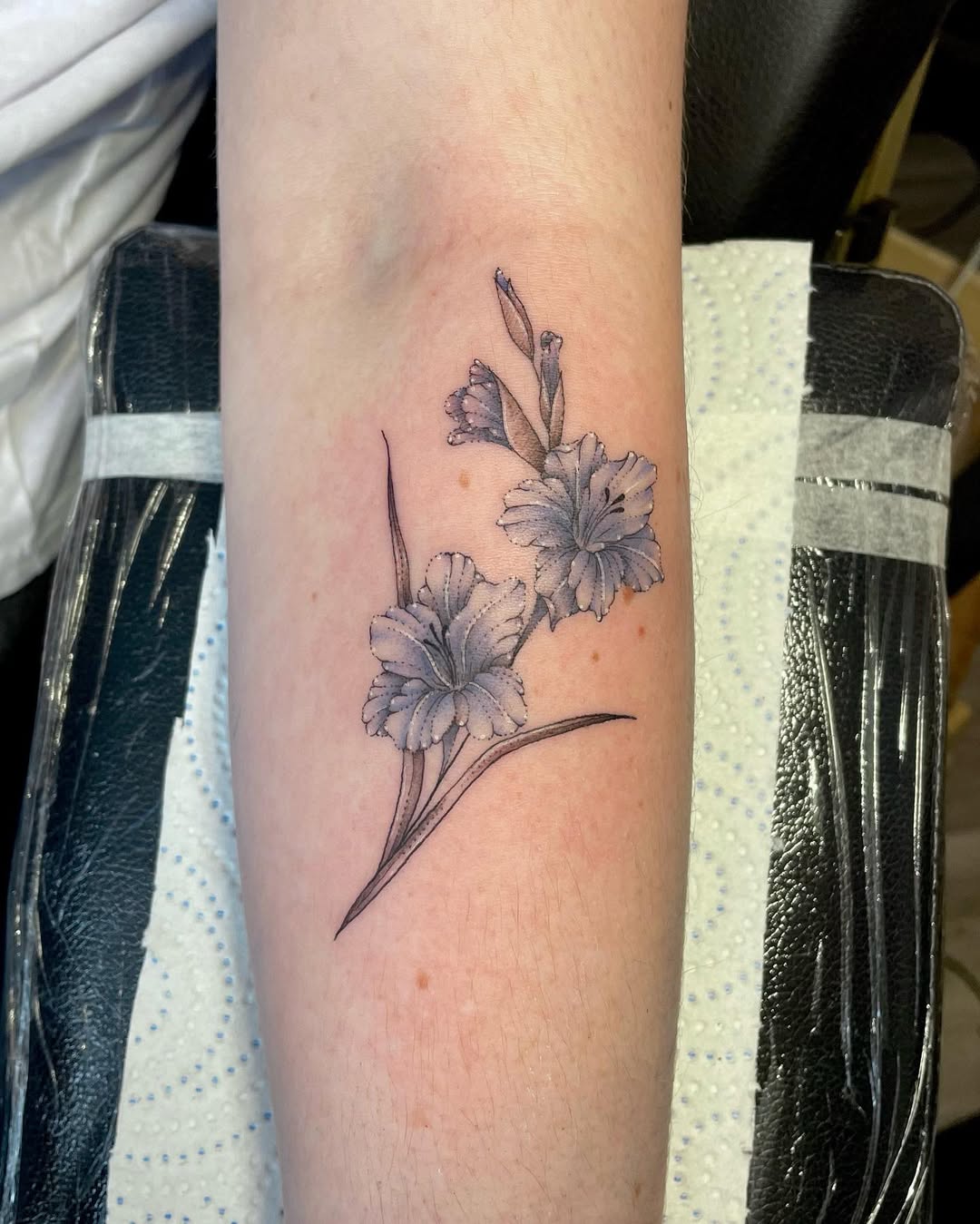 25 Gladiolus Tattoo Ideas with Simple Designs, Fine Line, Color and More