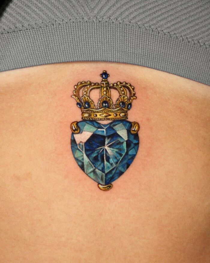 27 Crown Tattoo Ideas : Minimalist, Feminine, and King-Inspired Designs for Men and Women