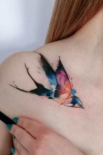 Swallow Tattoos : Discover 20 Unique and Symbolic Designs for Men and Women