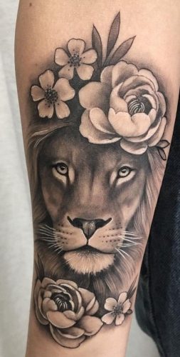 19 Cover Up with a Lion Tattoo: Transform and Renew
