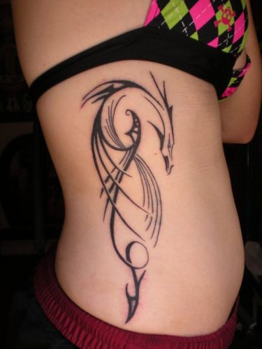 19 Captivating Rib Tattoo Ideas for Women