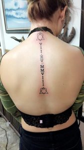 27 Delicate Spine Tattoo Ideas for Women