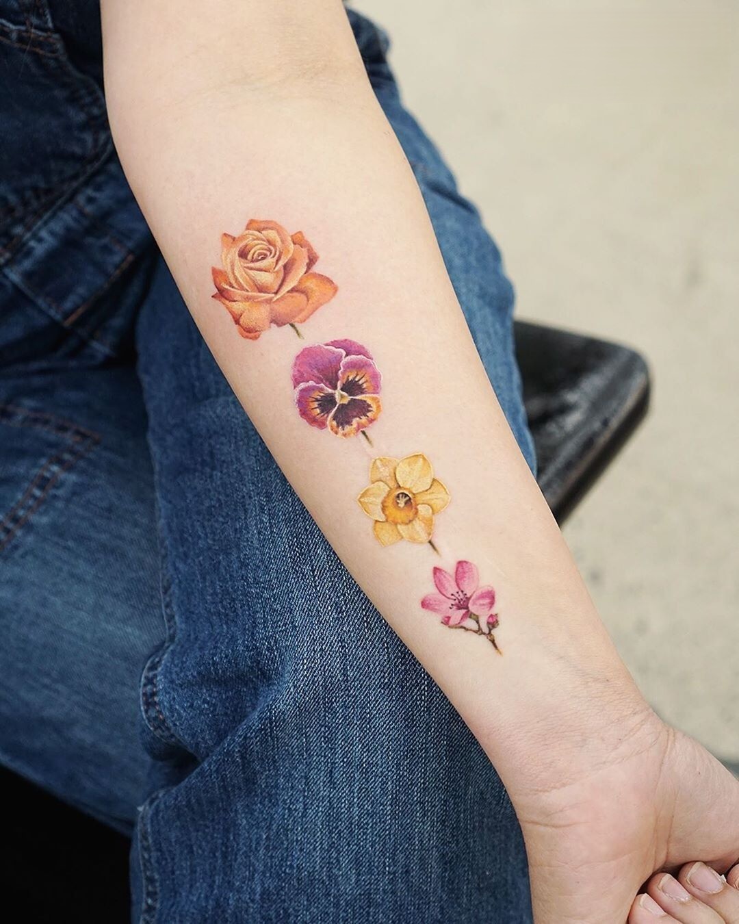 26 February Birth Flower Tattoo: Stunning Designs Inspired by Violets and Iris