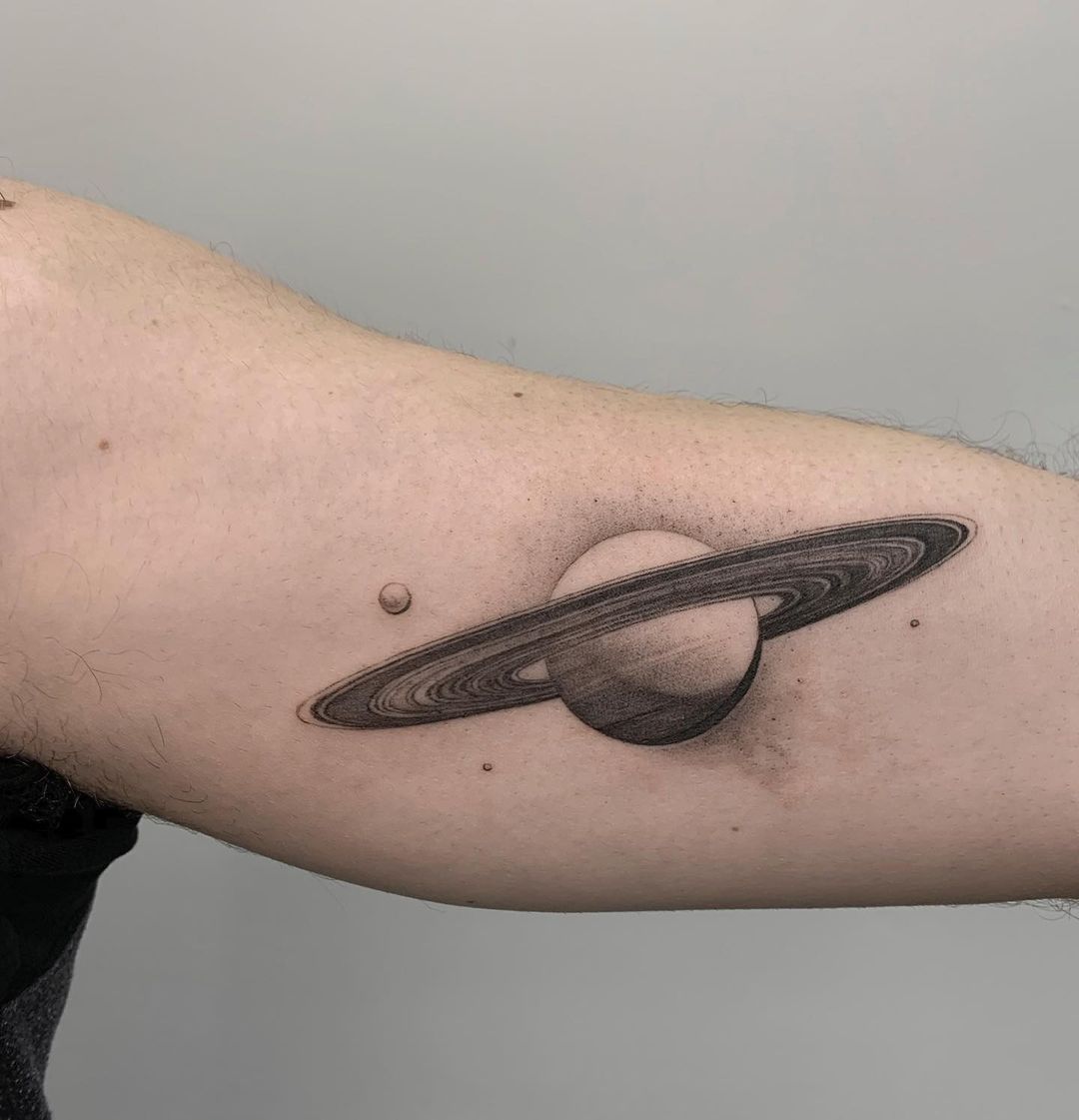 30 Saturn Tattoo Ideas: Meaning, Styles, and Real-Life Designs You ll Actually Want