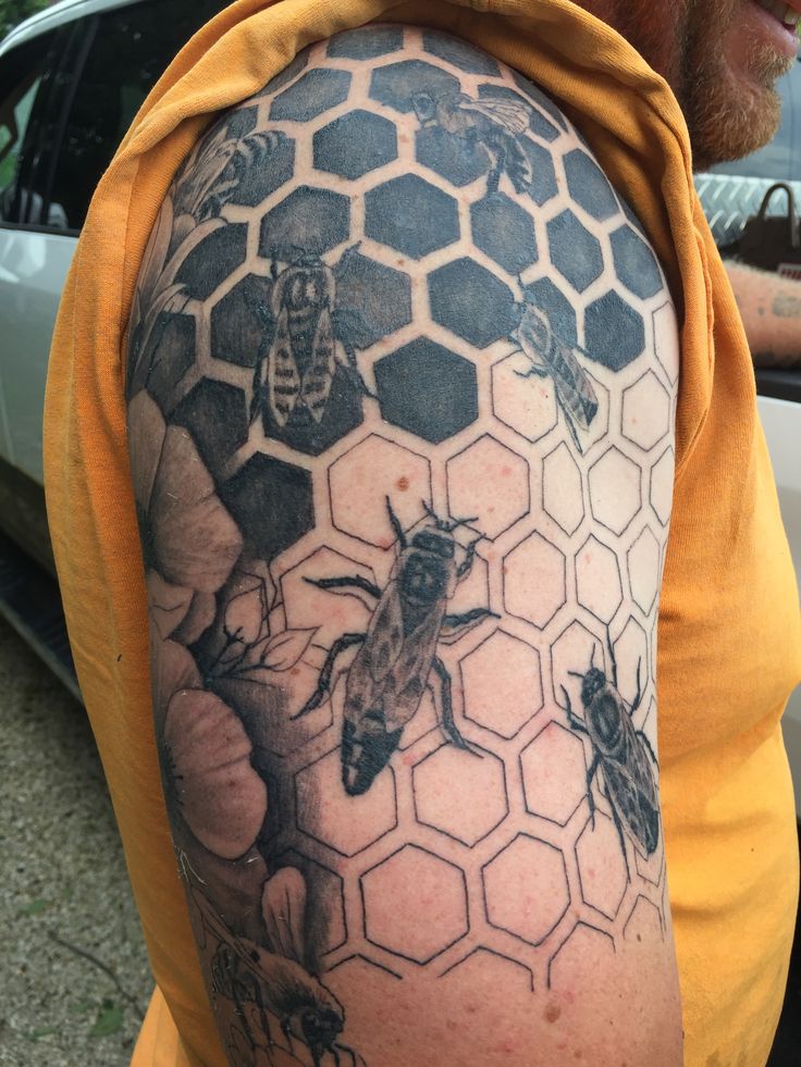 30 Honeycomb Tattoo Ideas  with Bees, Flowers, and Geometric Patterns for Men and Women