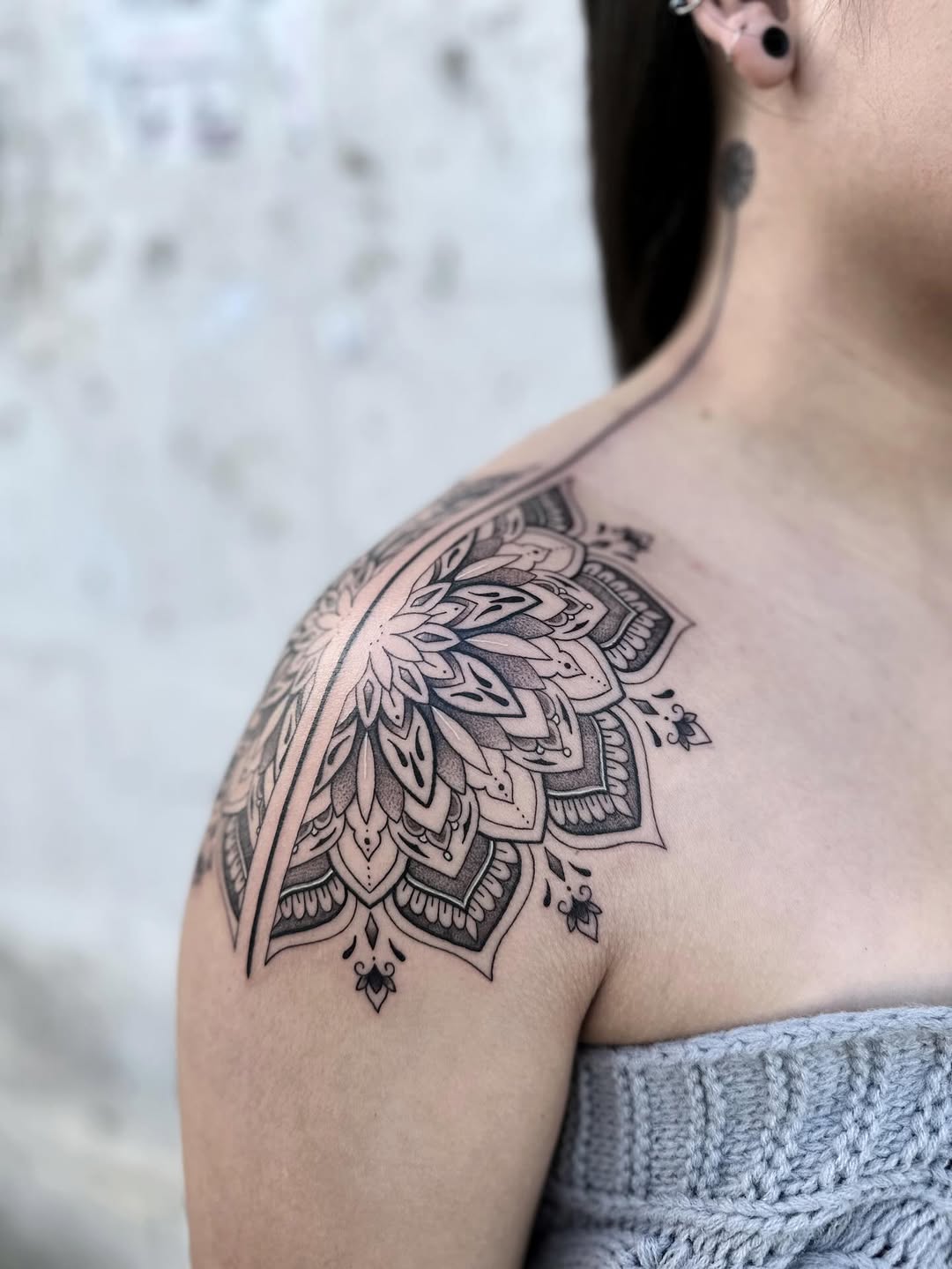 28 Ornamental Tattoo Ideas: Bold Blackwork, Baroque Flourishes, and Fineline Geometry