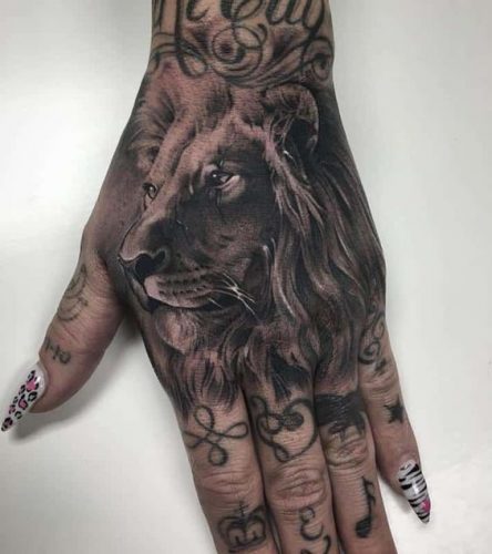 17 Lion Tattoo on Hand: Bold and Powerful Design Ideas