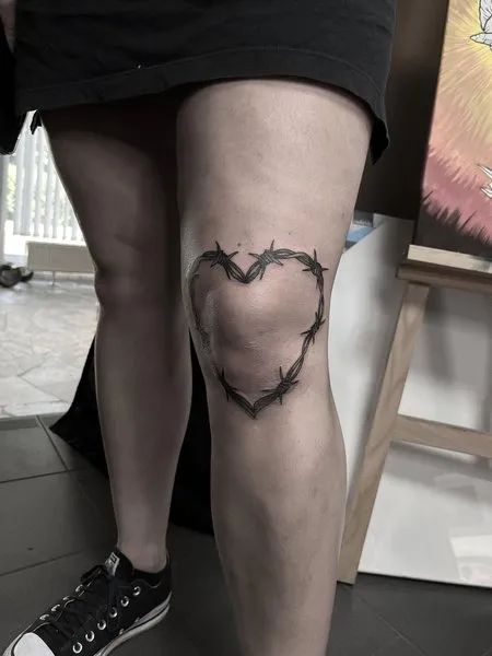 29 Unique Knee Tattoo Ideas : Traditional, Japanese, Gothic, Flower, Skull on Moth, Symmetrical Designs