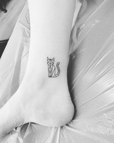27 Cat Tattoo Ideas for the Foot
