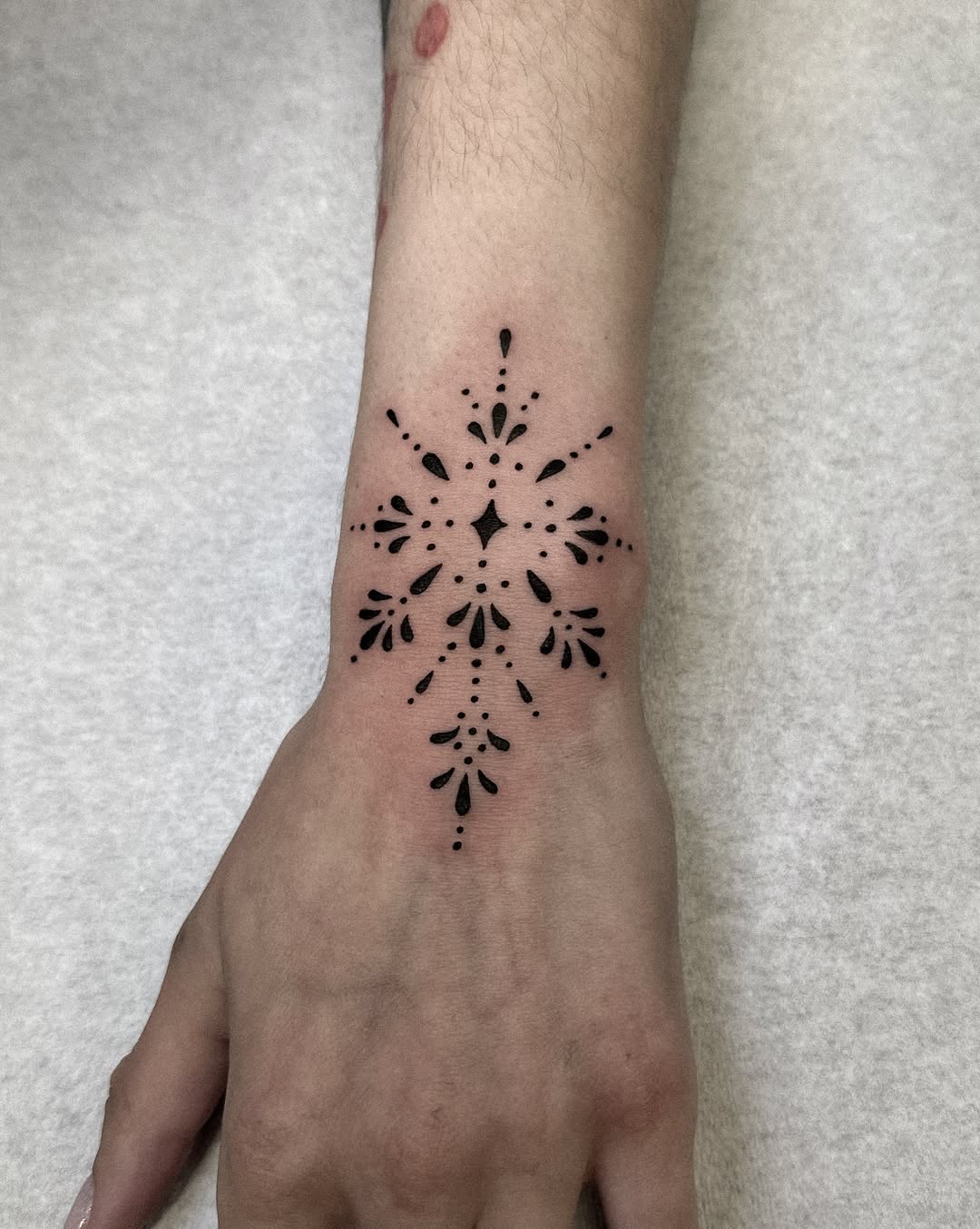 28 Ornamental Tattoo Ideas: Bold Blackwork, Baroque Flourishes, and Fineline Geometry