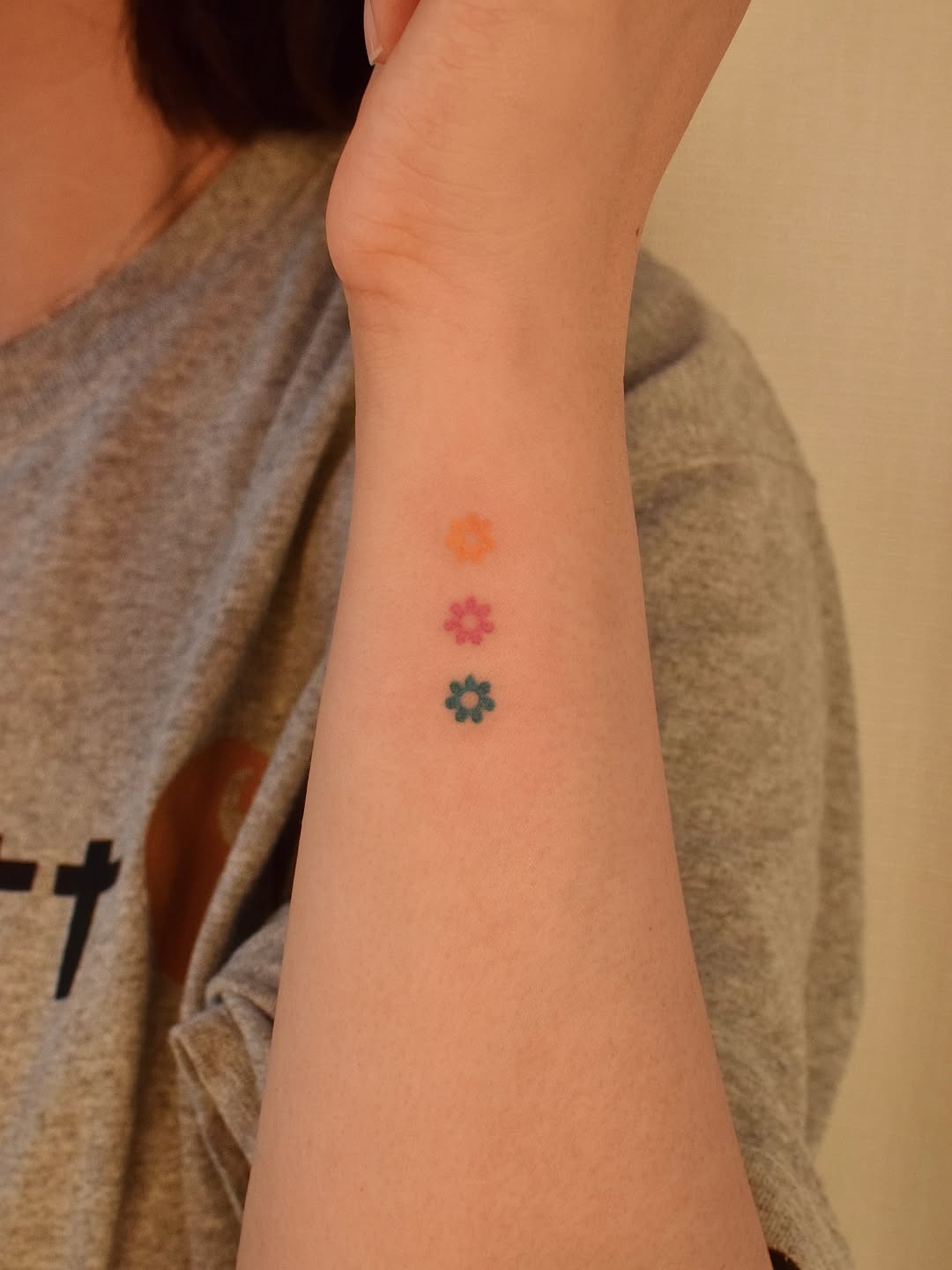26 January Birth Flower Tattoo Ideas: Stunning Carnation and Snowdrop Designs