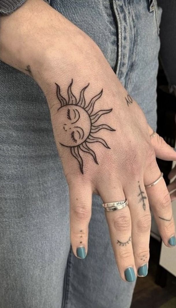 27 Ideas Hand Tattoo : Designs That Redefine Personal Expression