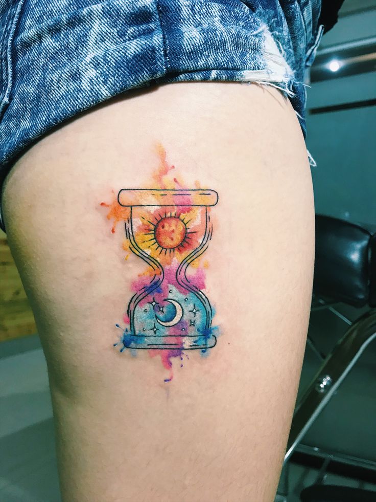 29 Hourglass Tattoo Ideas with Meaningful Designs for Men and Women Minimalist, Feminine, Traditional