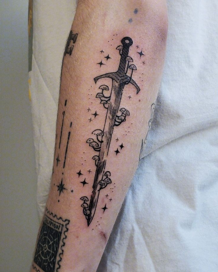 30 Dagger Tattoo Ideas : Neotraditional, Fine Line, Gothic, Butterfly, Panther, Fantasy Designs