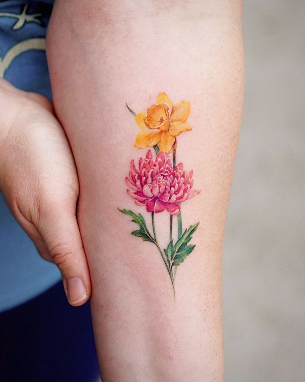 30 Daffodil Tattoo Ideas : Fine Line, Traditional with Name, Birth Flower &#038; Neotraditional Design