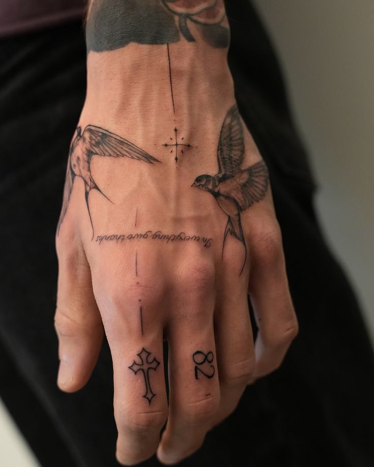 27 Ideas Hand Tattoo : Designs That Redefine Personal Expression