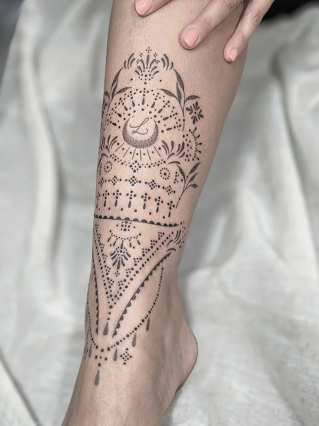 28 Ornamental Tattoo Ideas: Bold Blackwork, Baroque Flourishes, and Fineline Geometry