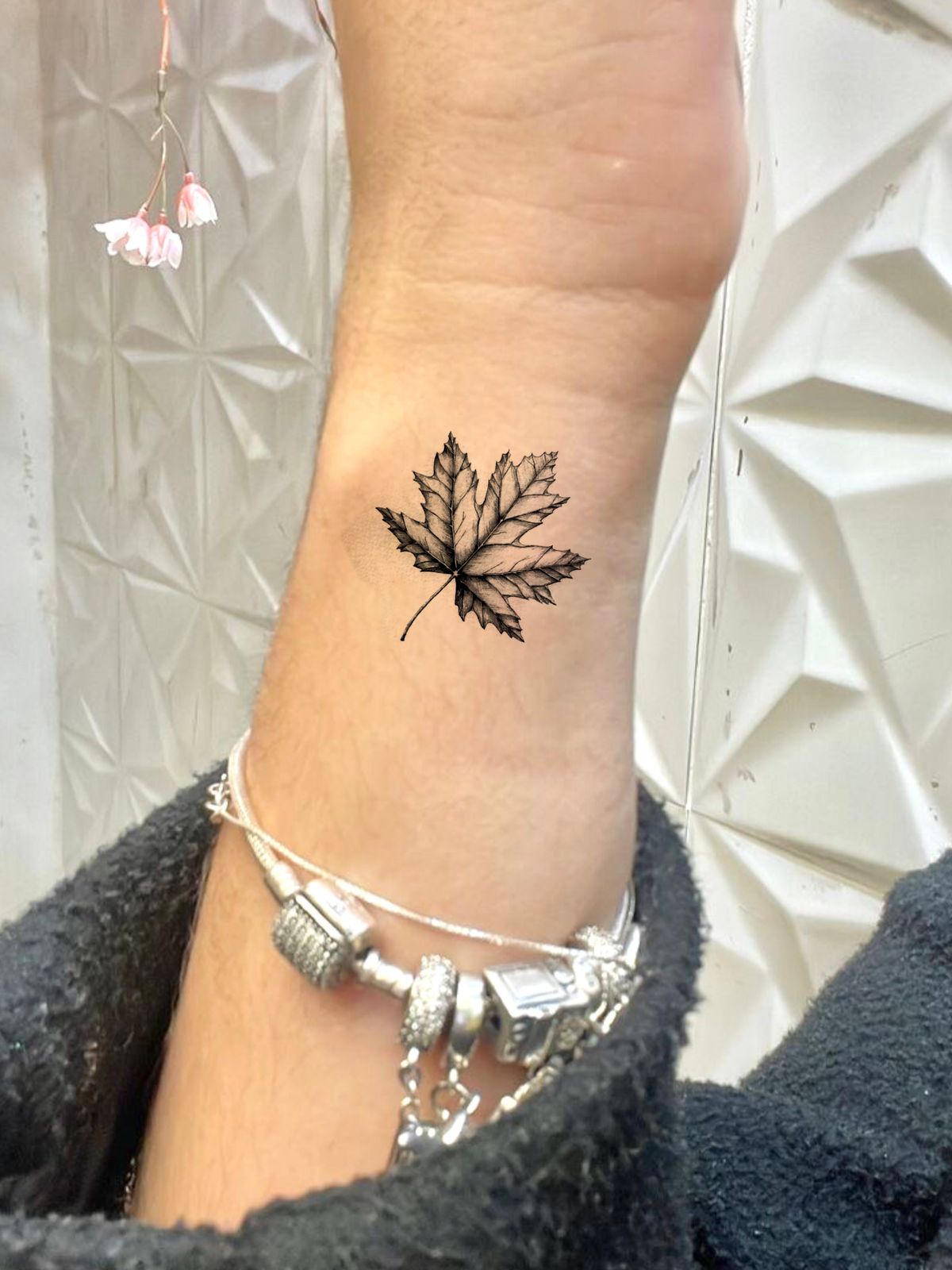 27 Leaf Tattoos Designs for Guys & Girls Fine line, Sleeve, Under breast & Autumn ink Concepts