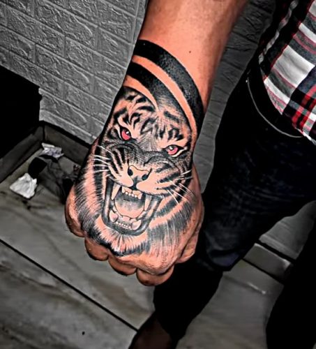 17 Lion Tattoo on Hand: Bold and Powerful Design Ideas