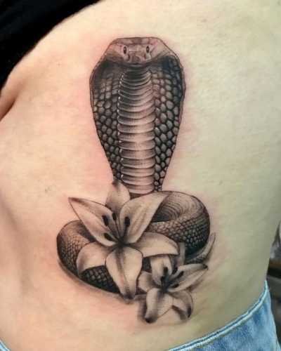 21 Mesmerizing Snake Tattoos on Stomach Ideas