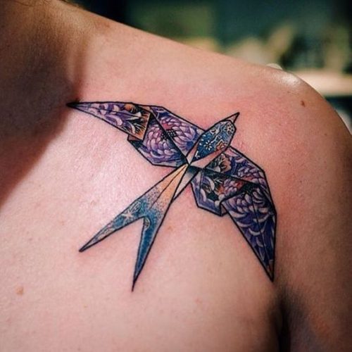 Swallow Tattoos : Discover 20 Unique and Symbolic Designs for Men and Women