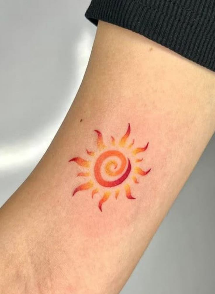 25 Sun Tattoo Ideas  for Men &#038; Women: Unique Designs &#038; Abstract Styles