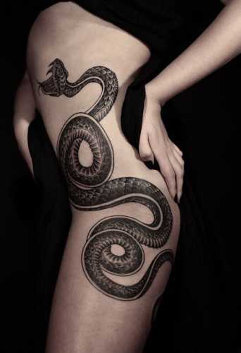 23 Snake Tattoos on Thigh Ideas for Alluring Art