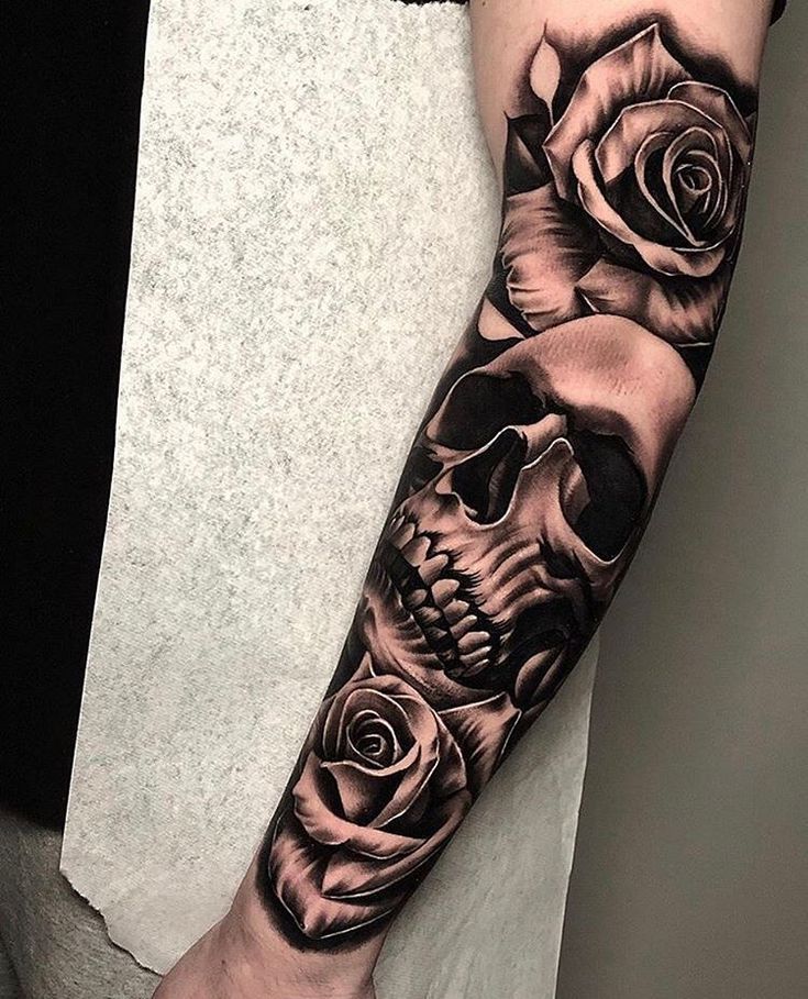 27 Rose Hand Tattoo Ideas: From Classic Black-and-Gray to Bold Narrative Pieces