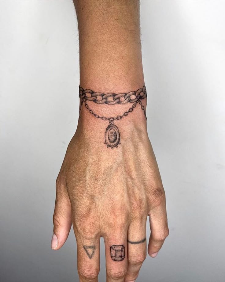 29 Ideas Wrist Tattoo : From Minimalist Statements to Bold Expressions