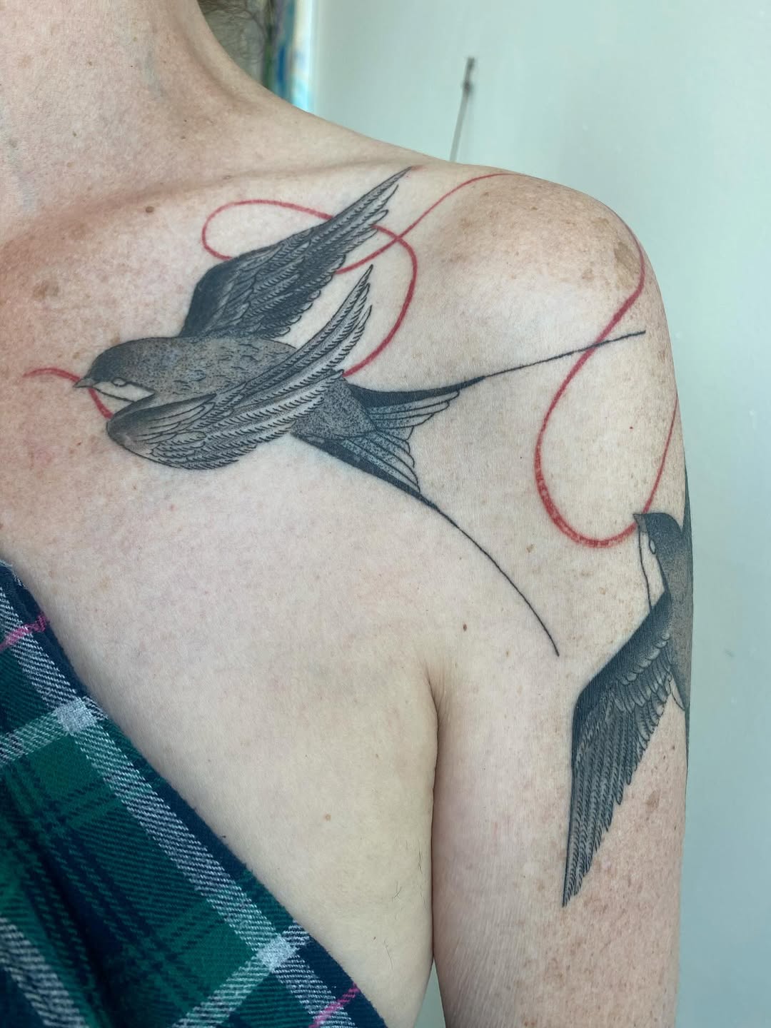 27 Collarbone Tattoo Ideas With Minimalist, Floral, Color, and Fine Line Designs