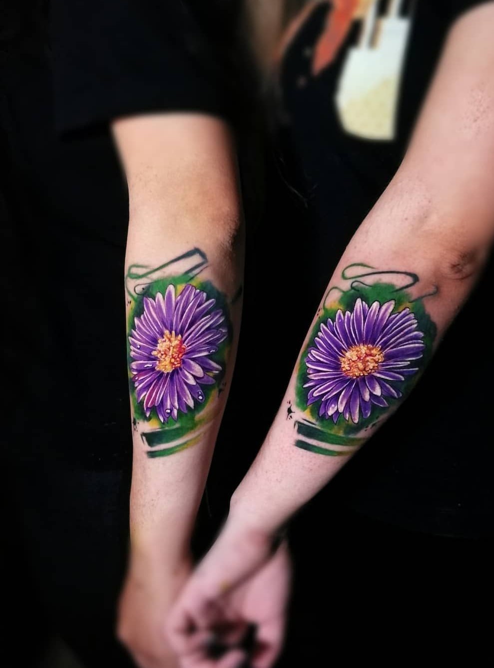 25 September Birth Flower Tattoo Ideas : Aster Designs with Name, Color, Spine, and Memorial Ink Styles
