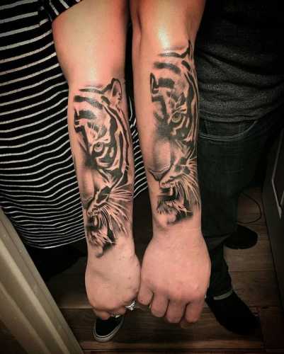 25 Tiger Tattoo on Hand Ideas