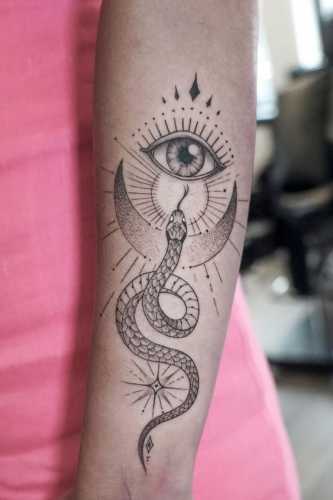 20 Celebrating with Symbolic Snake Tattoos
