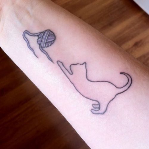 17 Cat Tattoo Ideas for the Wrist