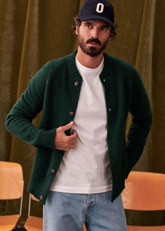 18 Stylish Green Fall Outfits for Men in Cozy Sweaters, Cool Jackets, and Trendy Looks