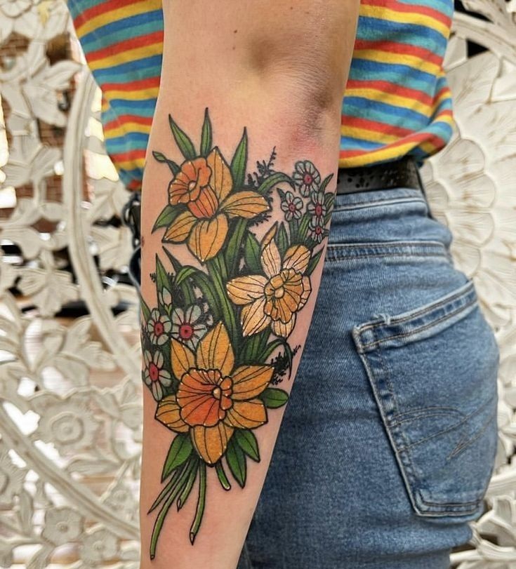 30 Daffodil Tattoo Ideas : Fine Line, Traditional with Name, Birth Flower &#038; Neotraditional Design