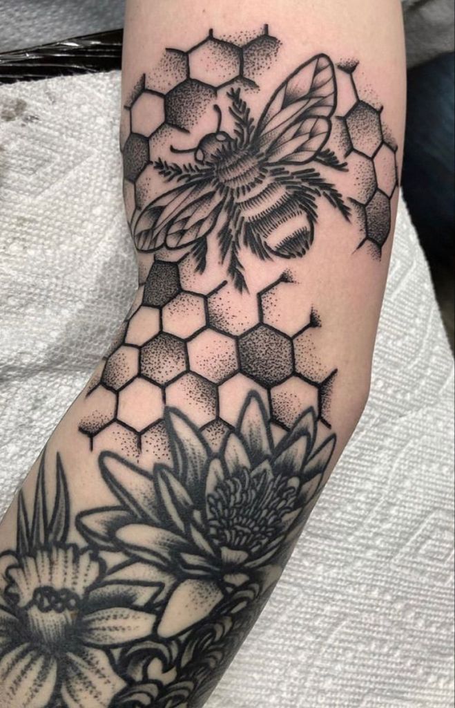 30 Honeycomb Tattoo Ideas  with Bees, Flowers, and Geometric Patterns for Men and Women