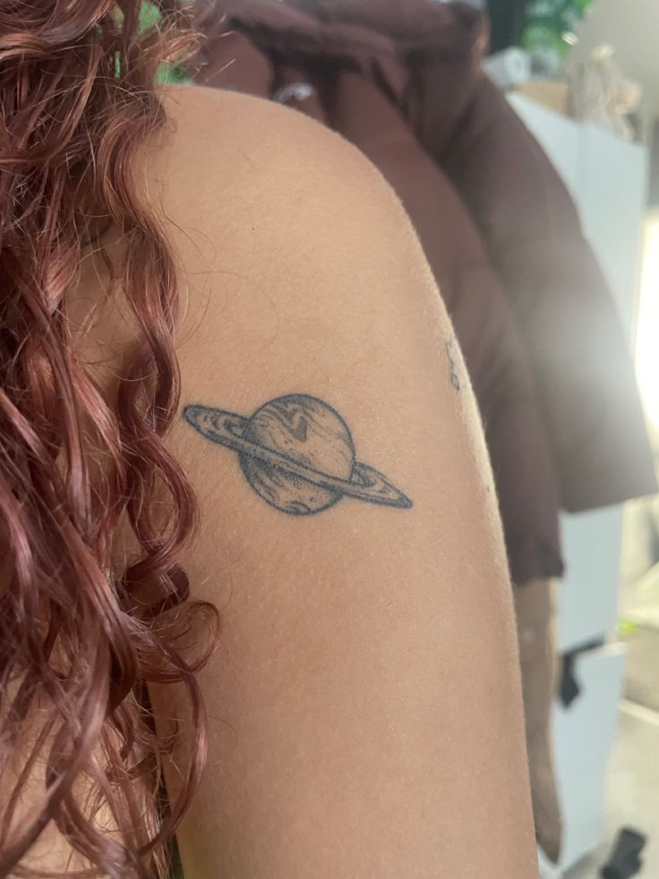 30 Saturn Tattoo Ideas: Meaning, Styles, and Real-Life Designs You ll Actually Want