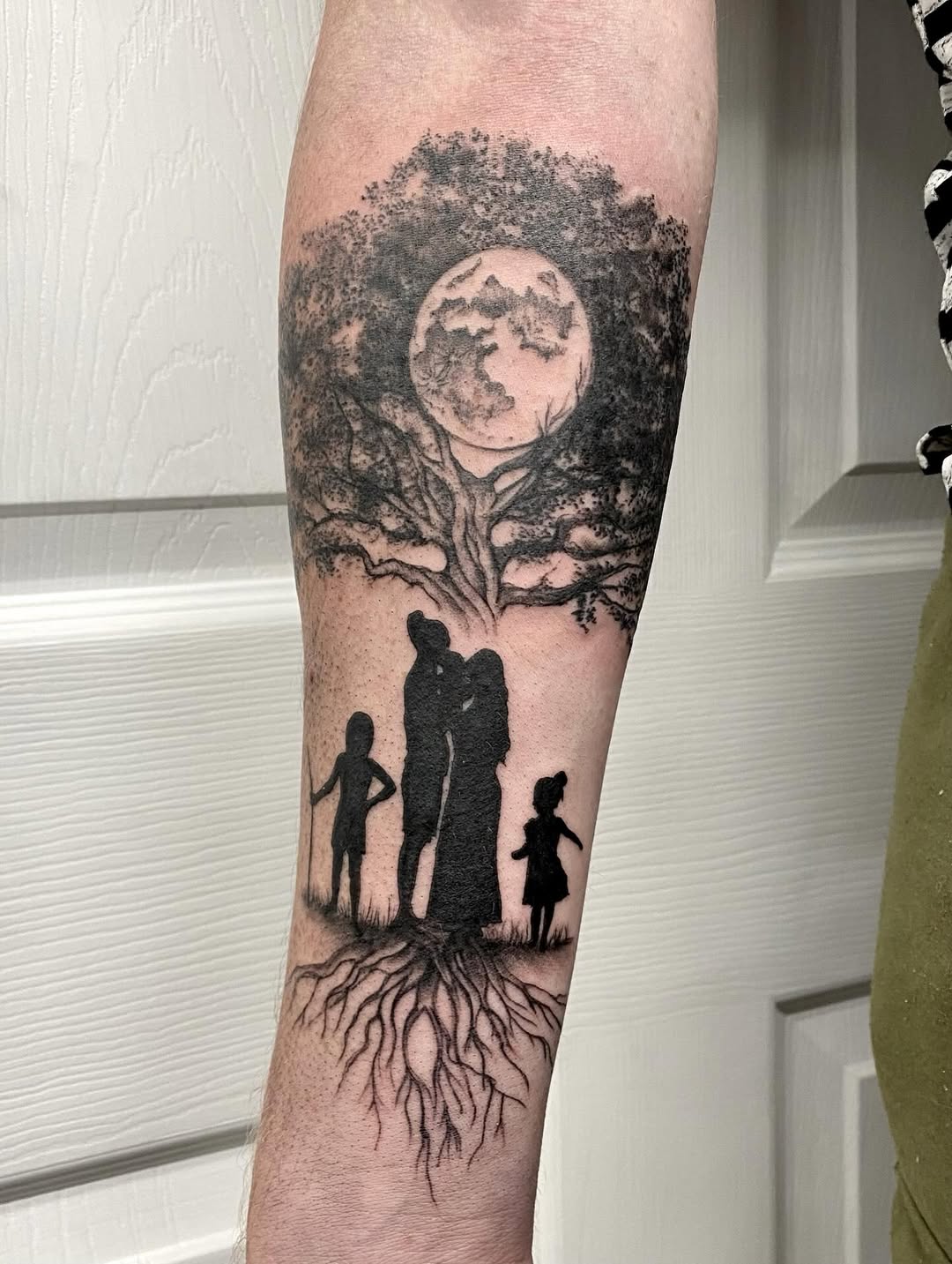 28 Family Tree Tattoo Designs Full of Meaning and Inspiration