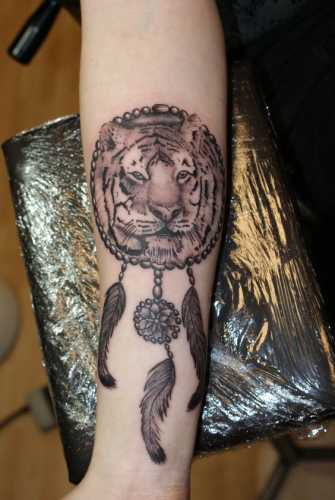 25 Tiger Tattoo on Hand Ideas