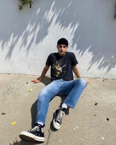 Discover ’s 16 Top Men’s Jeans and Converse Outfits: Timeless Style & Trendy Tips