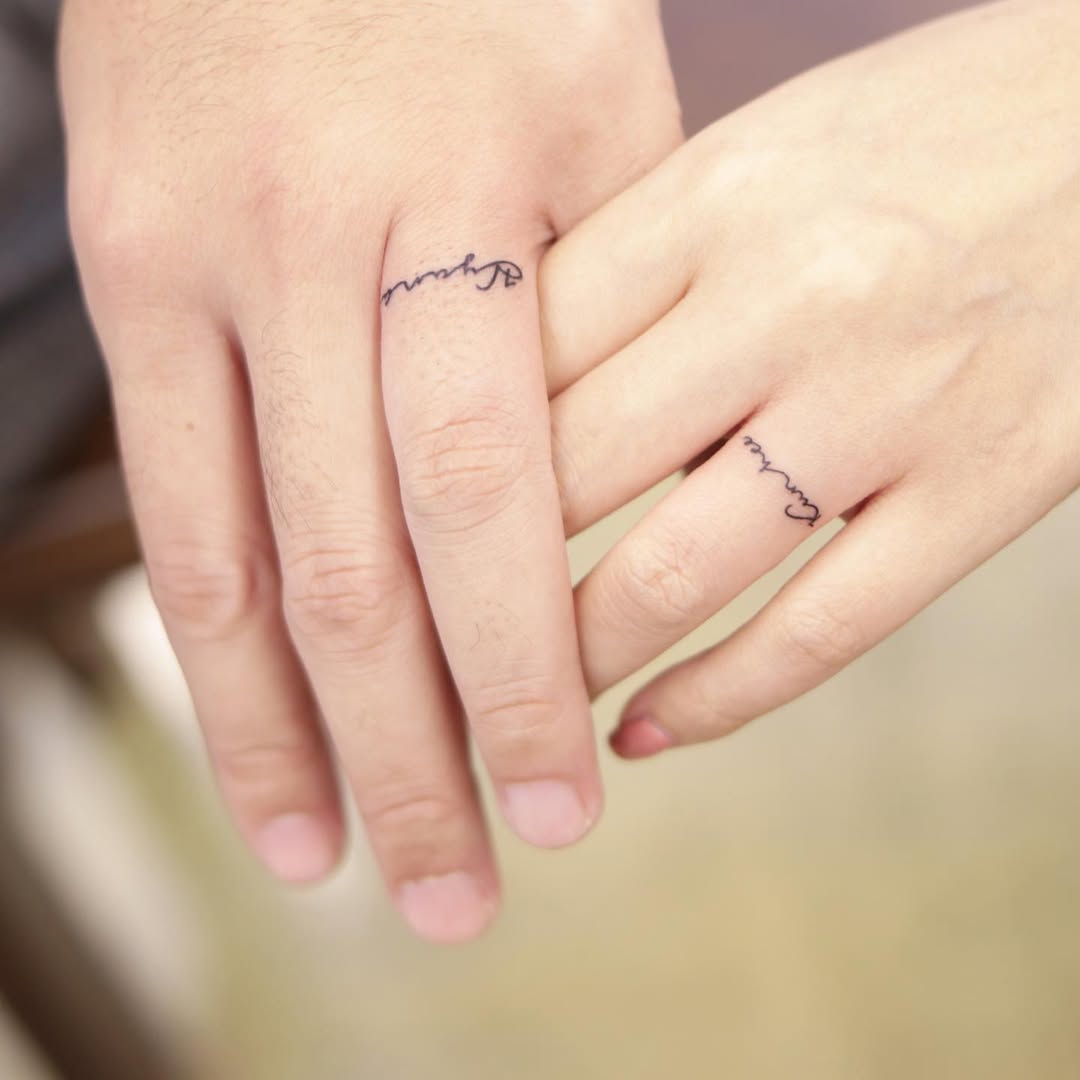 31 Ring Tattoo Ideas: Modern Bands, Meaningful Symbols & Subtle Couples Ink