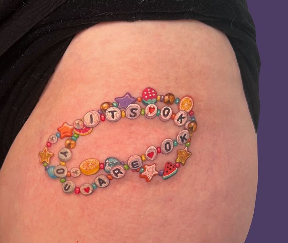 29 Unforgettable Tattoo Ideas : Letras Cursiva, Red Ink, Lower Back, Clavicula, Cuello, and More