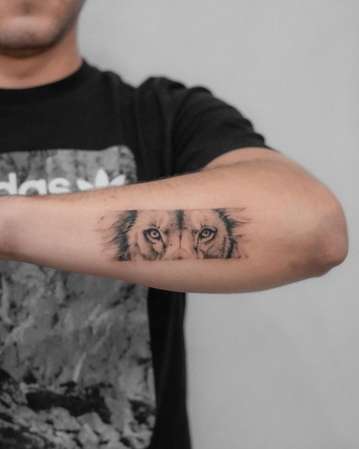 27 Ideas Lion Tattoo : From Minimalist Lines to Regal Power
