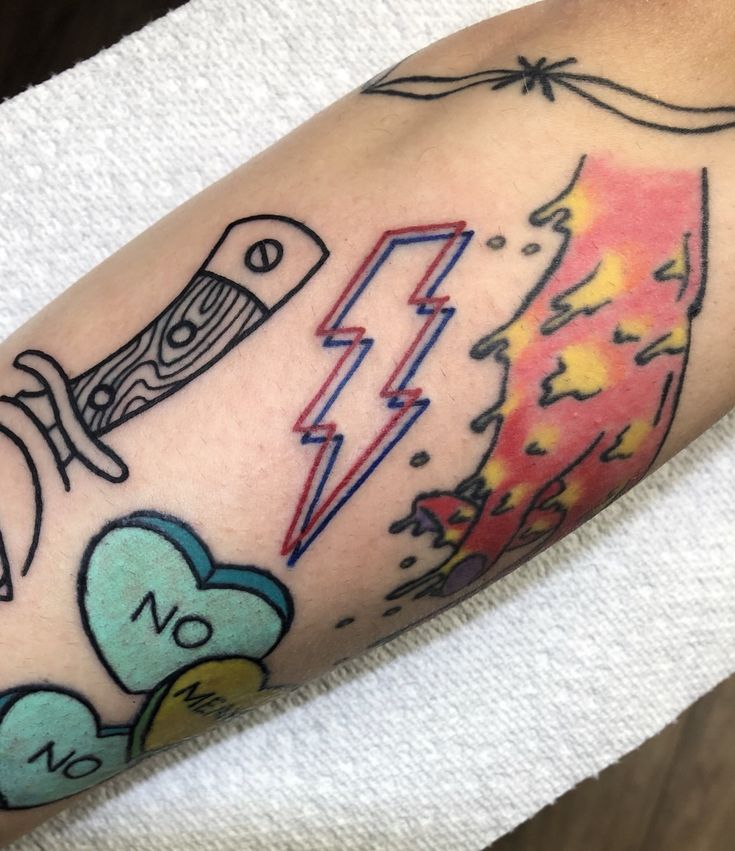 28 Lightning Tattoo Ideas for Men and Women: Arm, Shoulder, Chest, Hand, and Leg Designs