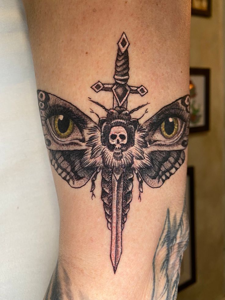 30 Dagger Tattoo Ideas : Neotraditional, Fine Line, Gothic, Butterfly, Panther, Fantasy Designs