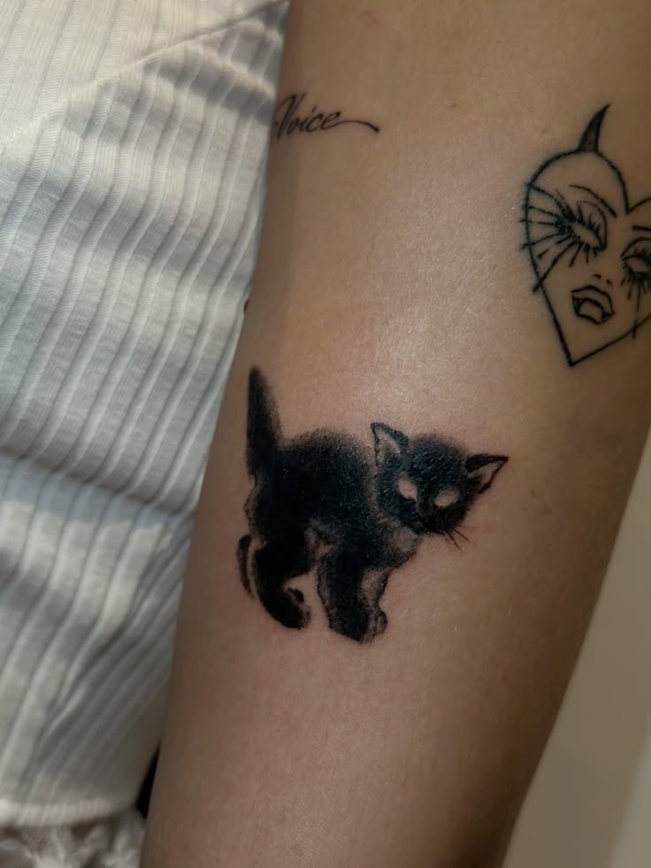 27 Black Cat Tattoo Ideas Realistic, Minimalist, Traditional & Witchy Designs