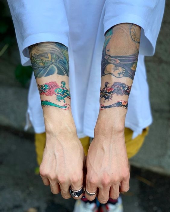 29 Ideas Wrist Tattoo : From Minimalist Statements to Bold Expressions